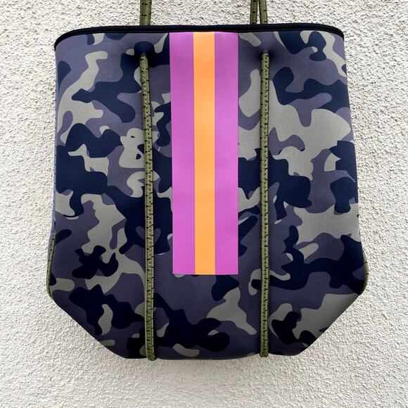 Camo Neoprene Tote With Coin Purse pink Orange Stripe - Picture 2 of 9